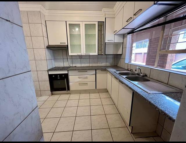 2 BEDROOM APARTMENT FOR SALE IN VANDERBIJLPARK CE 3